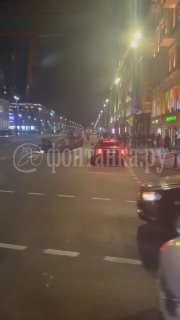 На Площади Восстания перевернулся автомобиль