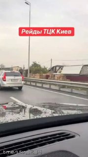 Автор критикует методы мобилизации в Украине и призывает к гражданскому сопротивлению