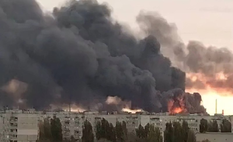 Кременчугский НПЗ продолжает гореть после ночного удара