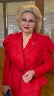 Депутат Нина Останина поздравила подписчиков с Днем комсомола