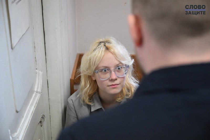 После ареста музыкантов «Стоптайм» Монеточка призвала «беречь себя», а Кевин Лик потребовал санкций против Ахмедовой