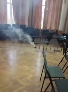 В московской школе эвакуировали детей из-за задымления от смартфона.