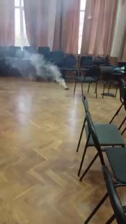 В московской школе у школьника взорвался телефон.