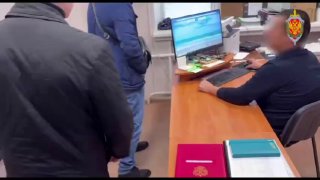 В Башкирии чиновник радостно встретил силовиков, пришедших за ним по делу о взятке от застройщика