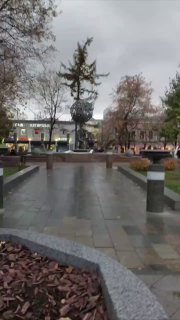В Новокузнецке мужчина уснул на улице, разложив матрас.