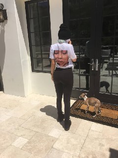 Кайли Дженнер поделилась архивными фотографиями из 2016 года.
