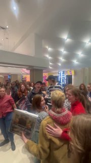 В кинотеатре "Октябрь" прошел киновест с участием актеров и режиссеров.