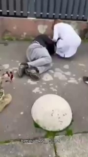 В Мукачево мужчина выпал из окна ТЦК после задержания.