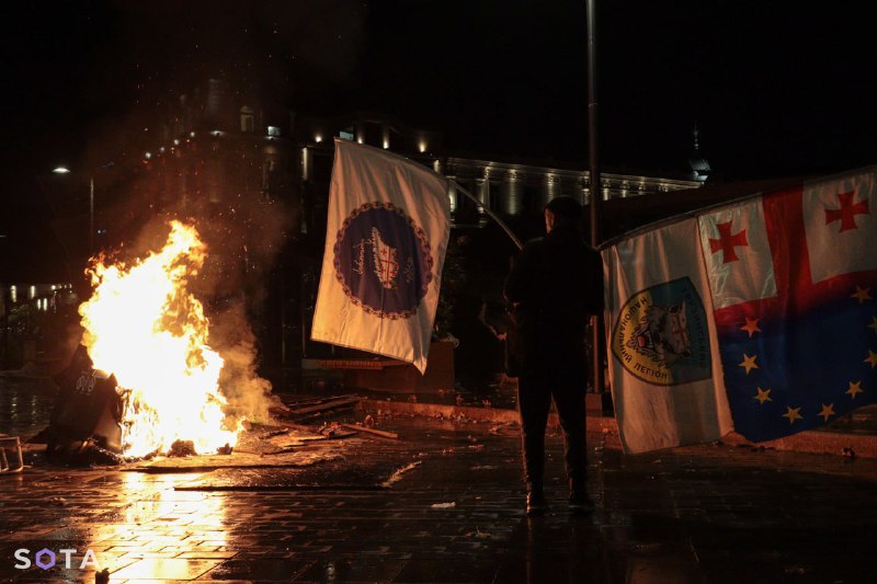 Президент Грузии подписал закон, ужесточающий митинговое законодательство после попытки штурма президентского дворца.