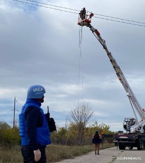 Глава МАГАТЭ сообщил о начале ремонта поврежденных линий энергоснабжения Запорожской АЭС после прекращения огня.
