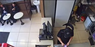 В Нижнекамске пьяный мужчина выстрелил в повара в кафе-шаурмячной.