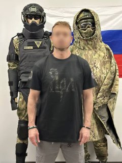 Компания "Ярл" изготовила лимитированную партию футболок для бойцов.