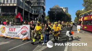 Лесные пожарные в Испании протестовали в Мадриде, требуя улучшения условий труда.