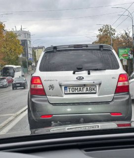 В Киеве замечены первые томагавки, а новости о детях, названных тамогавками, отложены.