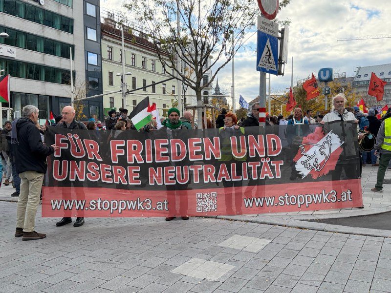 В Вене прошла демонстрация против милитаризации ЕС и конфликта с Россией.