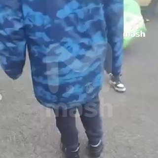 В Новой Москве мужчина избил ребенка на детской площадке.