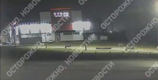 Жители Бийска сообщили о наблюдении метеорита в небе.
