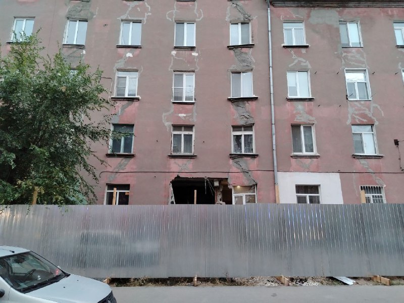 В Саратове частично обрушился многоквартирный дом, эвакуированы жители.