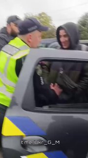 В Чабанах полиция насильственно задержала мужчину, подозреваемого в уклонении от мобилизации.