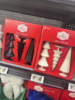 Необычные новогодние ёлки в американских супермаркетах