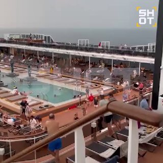 Российских туристов разделили по национальности на круизном лайнере в Италии