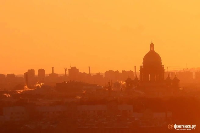 Яркий закат в Петербурге