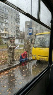 В сети появились кадры принудительной мобилизации человека-паука на Украине