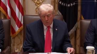 Трамп о помощи США: «in cash» — это не чемоданы с деньгами