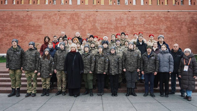 В Москве возложили цветы к Могиле Неизвестного Солдата