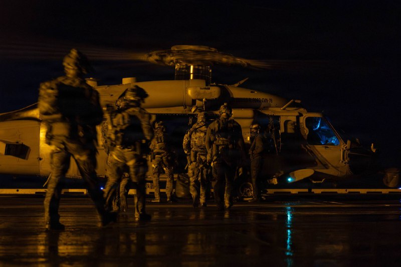 Военнослужащие США проводят учения по задержанию танкеров с венесуэльской нефтью