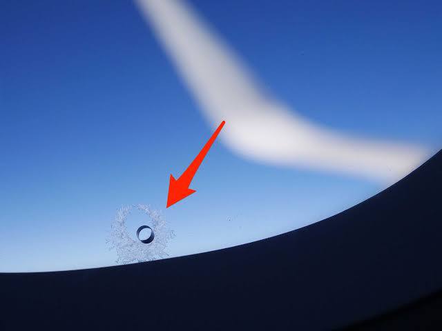 Зачем в иллюминаторах самолетов есть дырочки