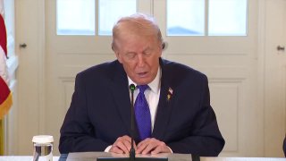 Трамп отвлёкся на осмотр бального зала во время встречи с нефтяными топ-менеджерами