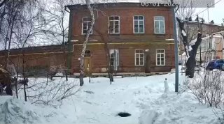 Коммунальщик пощадил снеговика в Оренбурге