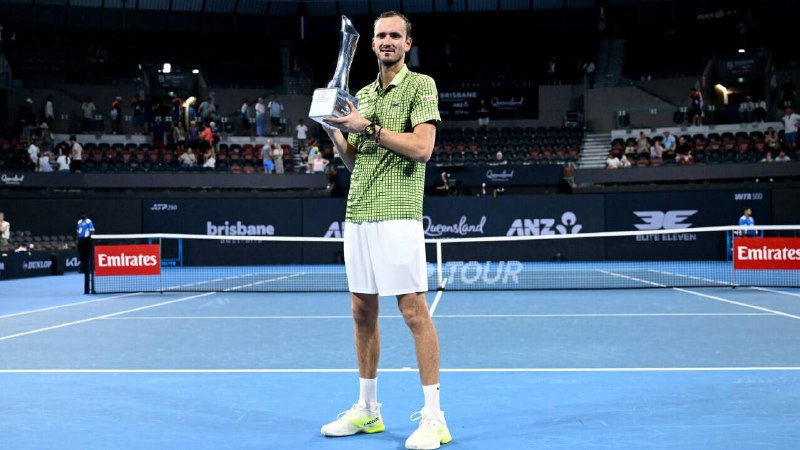 Даниил Медведев выиграл турнир в Брисбене