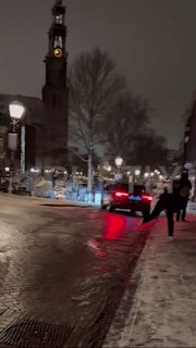 В Амстердаме прошел слет любителей летней резины и кроссовок