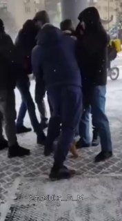 В Ужгороде сторонники «Украинства Головного Мозга» задержали уклониста