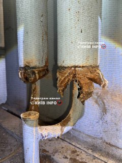 В Киеве из-за неслитой воды после обстрела разорвало трубы в многоэтажках