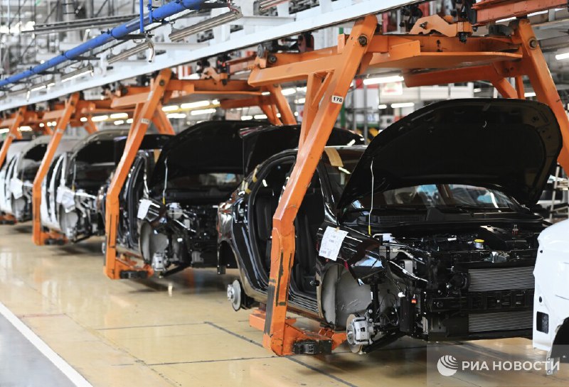 Продажи Lada в России снизились на 24% в 2025 году